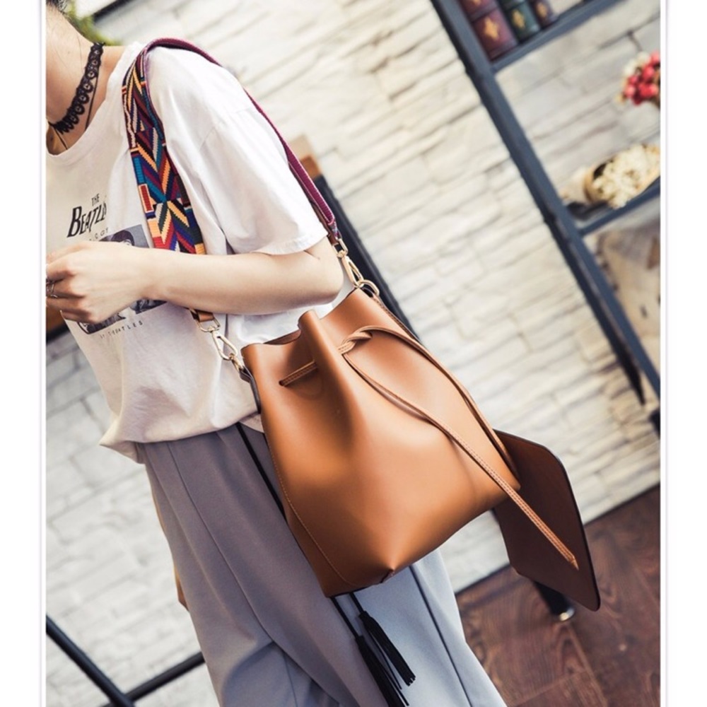 🎉HP🎉 🔄🆕 SAO PAULO Drawstring Bucket Bag - Picture 8 of 8